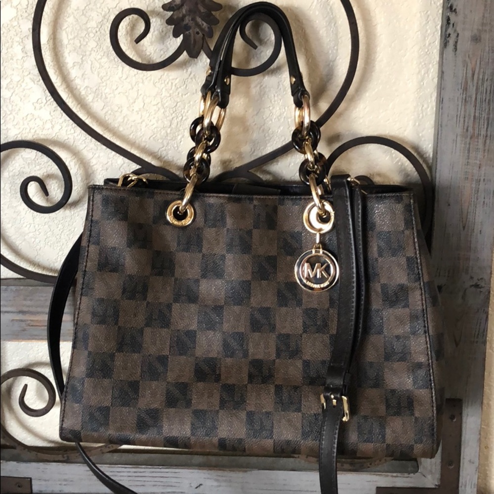 SOLD - MICHAEL Michael Kors Logo Shoulder bag